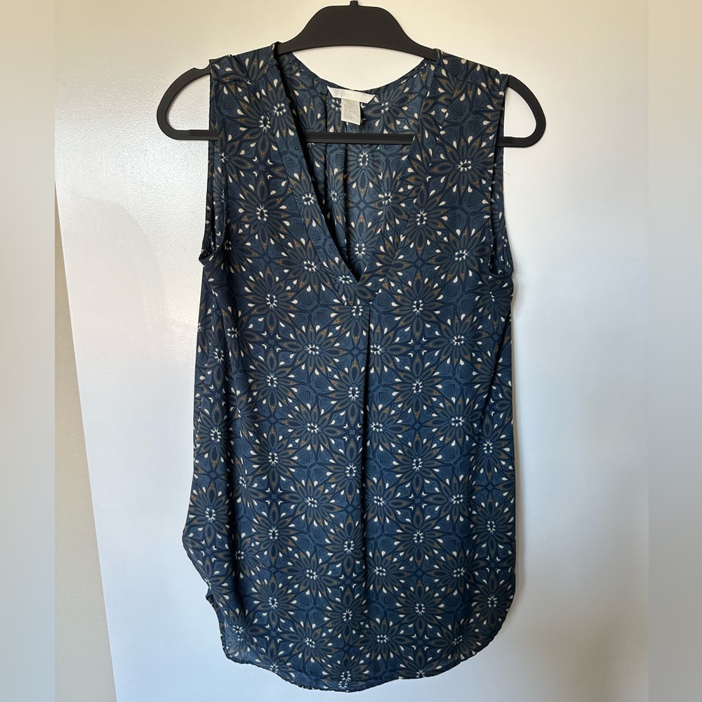 H&M navy print V neck